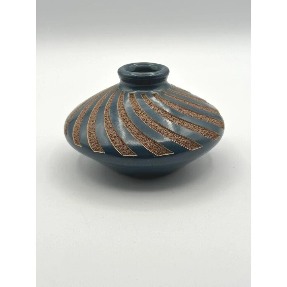 Vintage Alexander Bracamonte Pottery Nicaraguan Vase—Hand‑Thrown Studio Art Vase